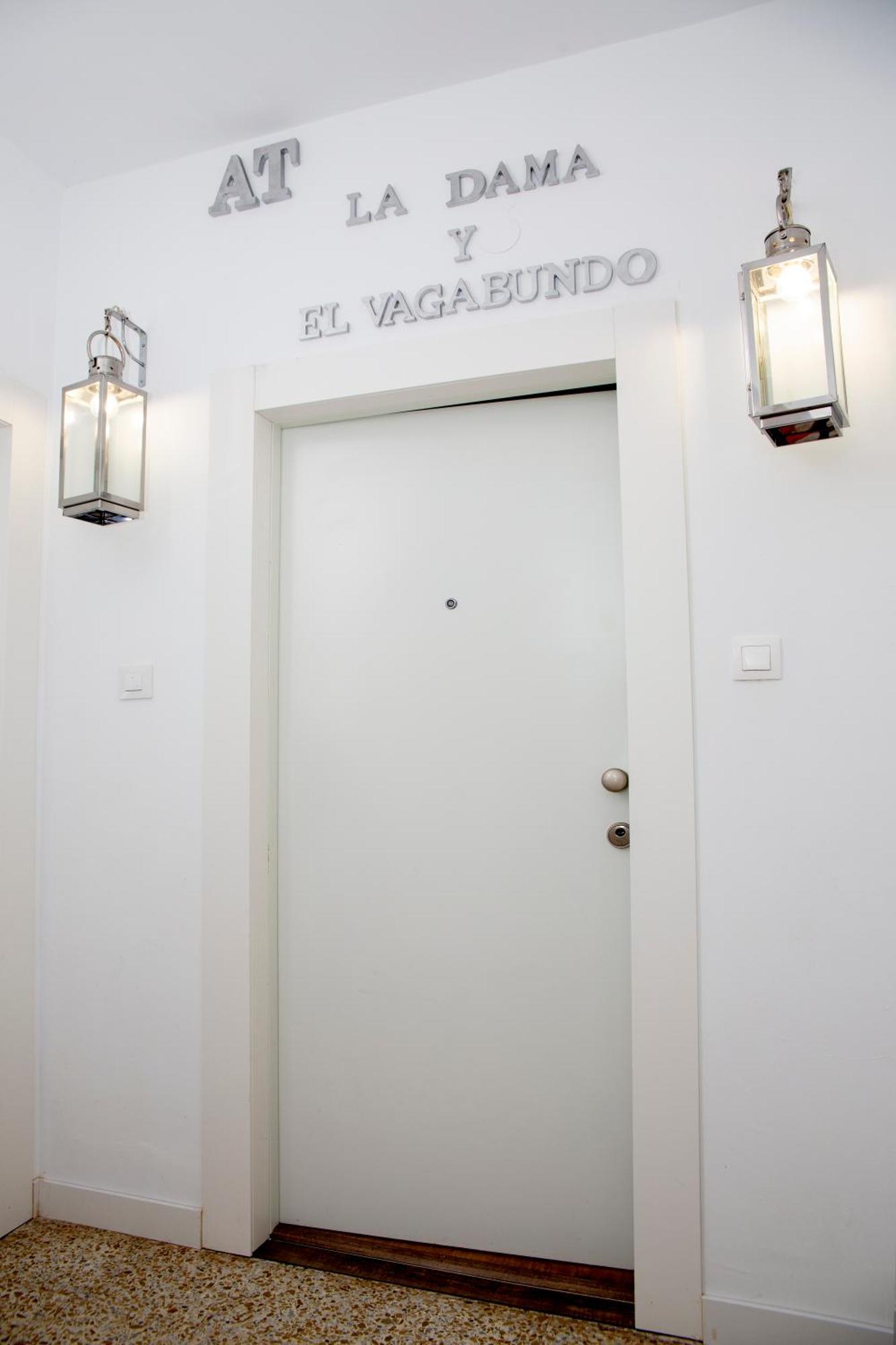 Conil Apartamentos La Dama Y El Vagabundo 科尼尔-德拉弗龙特拉 外观 照片